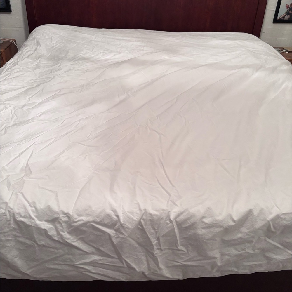 Lands’ End Luxurious White Cotton duvet cover with insert. King size EUC!